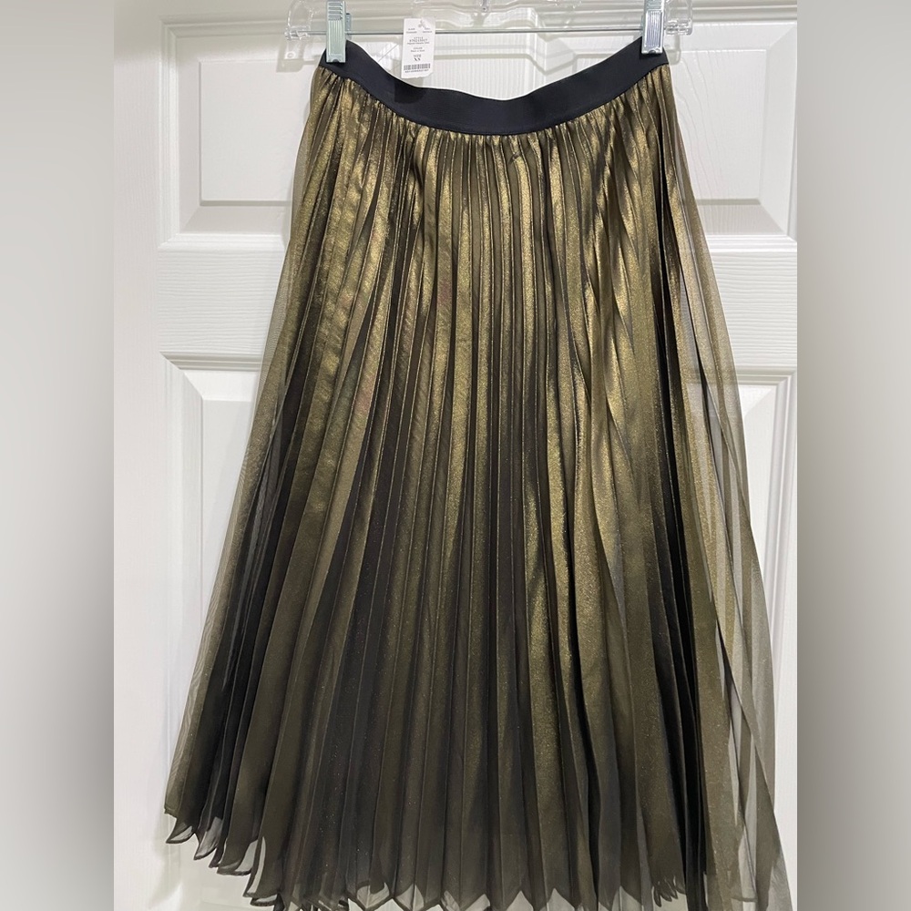 White House Black Market Gold Pleated Skirt